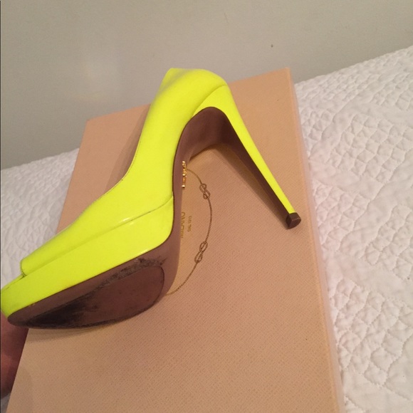 Prada Patent Leather Pumps Bright Yellow - Picture 2 of 7